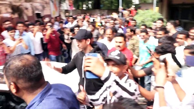 Watch Bollywood Star Hrithik Roshan Promotes His Movie WAR