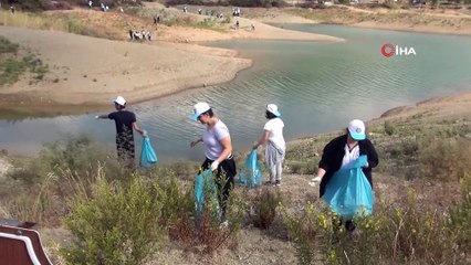 Öğrenciler ‘Çevre’ dersini çöp toplayarak yaptı