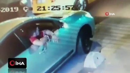 Polisiz diyerek turisti gasp ettiler, arabayla üzerinden geçtiler