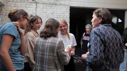 Paris : des collages pour dénoncer les féminicides