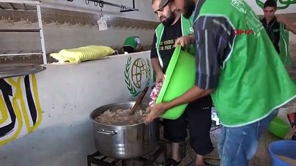 Hatay kamplardaki 70 bin suriyeliye sıcak yemek