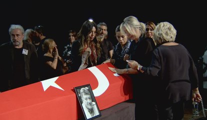 Tarık Ünlüoğlu'nun uğurlama töreninde dostları gözyaşlarına boğuldu