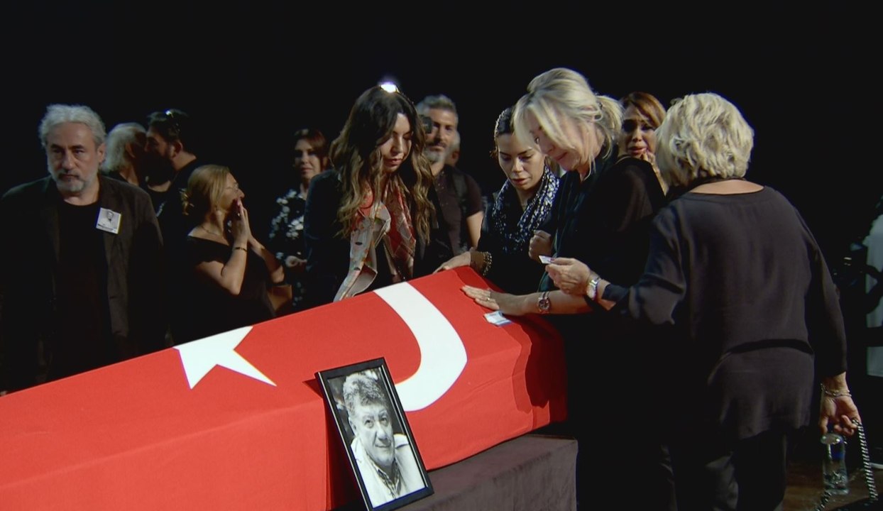 Tarık Ünlüoğlu'nun uğurlama töreninde dostları gözyaşlarına boğuldu