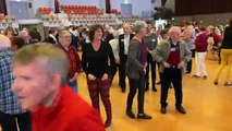 Vidéo. Le repas géant des anciens s’ouvre en dansant au palais des congrès de Remiremont
