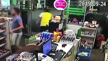 Silahlı kavga markette de devam etti; 5 kişinin yaralandığı olayın görüntüleri