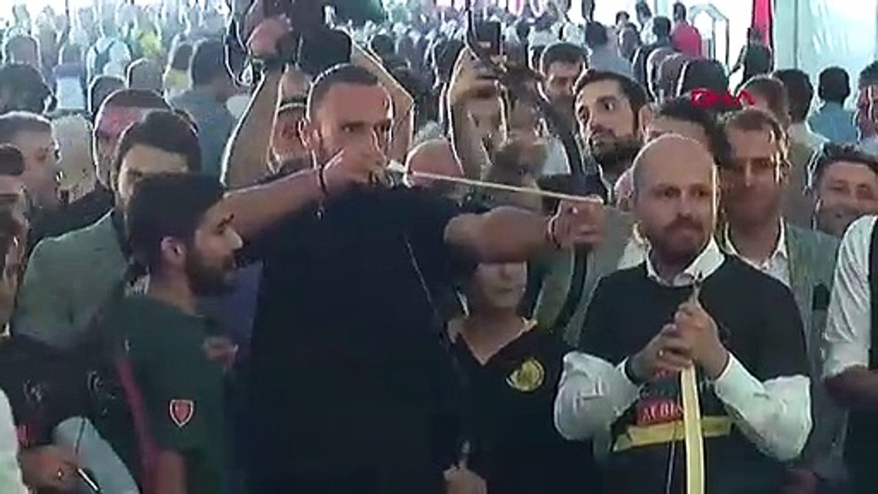 Falcao ve Vedat Muriç ok atma yarışmasında karşı karşıya geldi; kazanan Vedat Muriç