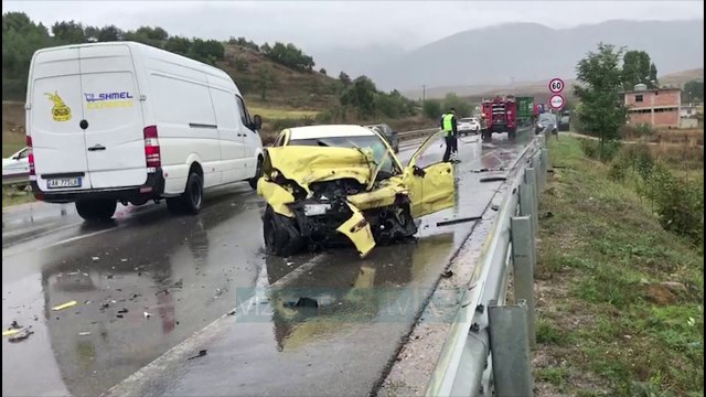 Makina merret përpara nga trajleri, vdes shoferi - Lajme - Vizion Plus