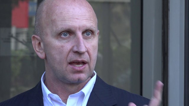 Желудникот на Боки не може да го издржи притворот во Шутка