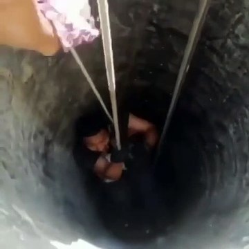 SAUVETAGE IN EXTREMIS D'UN CHIEN TOMBÉ DANS UN PUITS