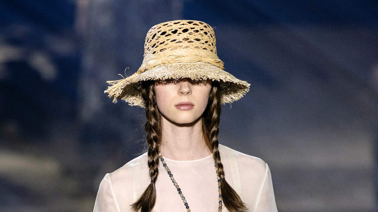 #ELLEsinfiltre...en backstage du défilé Christian Dior printemps-été 2020