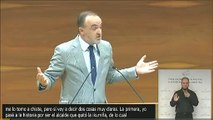 Rifirafe entre Javier Esparza y Koldo Martínez en el Parlamento