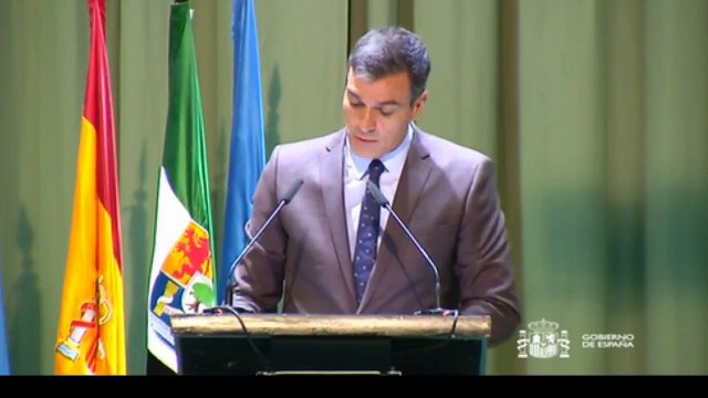 Pedro Sánchez la lía parda en plena tierra del jamón ibérico promocionando a su gran rival