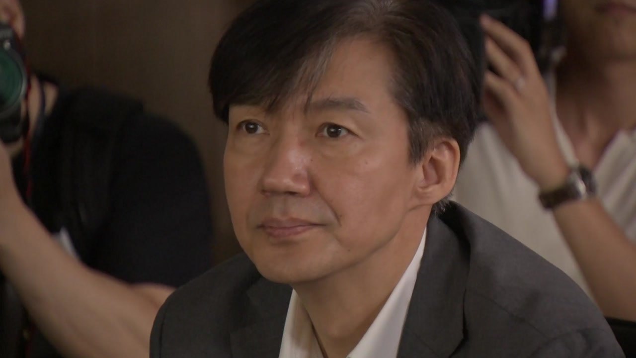 헌정 초유 현직 법무장관 조사할까?...역풍 우려 신중론 / YTN