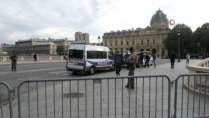 - Fransa İçişleri Bakanı Castaner, saldırı yerini ziyaret etti