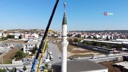 Depremde Hasar Gören Caminin Minaresindeki Külah Kısmı Söküldü