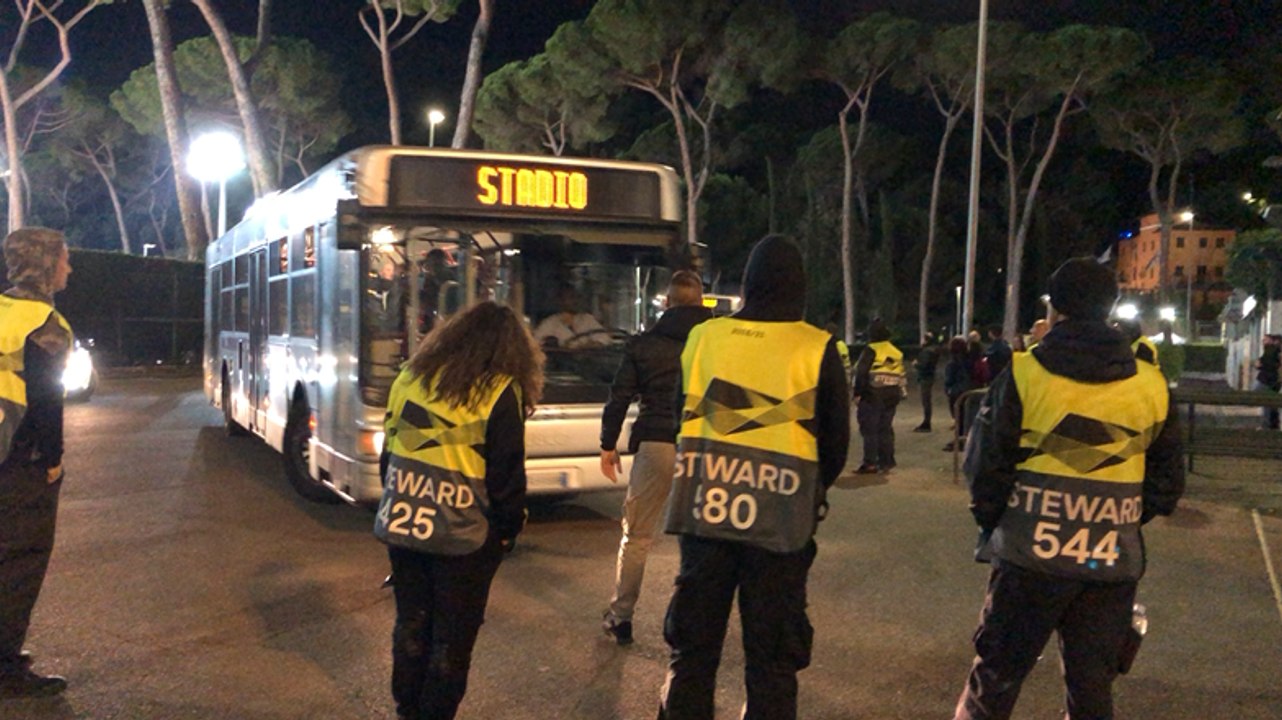 L’incroyable escorte policière pour une poignée de supporters du Stade Rennais