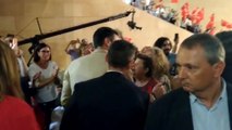 Pedro Sánchez llega a un acto de precampaña en el Palacio de Congresos de Cáceres