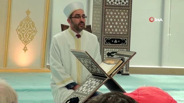 - Alman Bakan Lucha, DİTİB Eyüp Sultan Camii'ni ziyaret etti