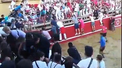 Grave cogida en Cortes al saltar un toro al callejón