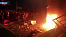 متظاهرون عراقيون يحرقون مدرعات ساهمت في قتلهم