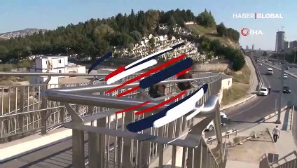 Engelliler bu üst geçide çıkabiliyor ama inemiyor