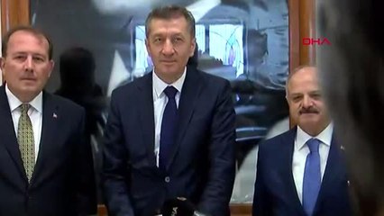Milli eğitim bakanı ziya selçuk valiliğe geldi