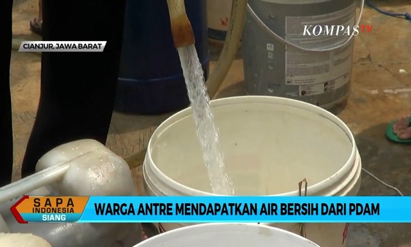 Kemarau Panjang, Warga Cianjur Antre Dapatkan Air Bersih dari PDAM
