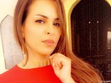 والدة حلا الترك تصدم الجمهور بملامحها بعد تحولها لنسخة عن نادين نجيم!