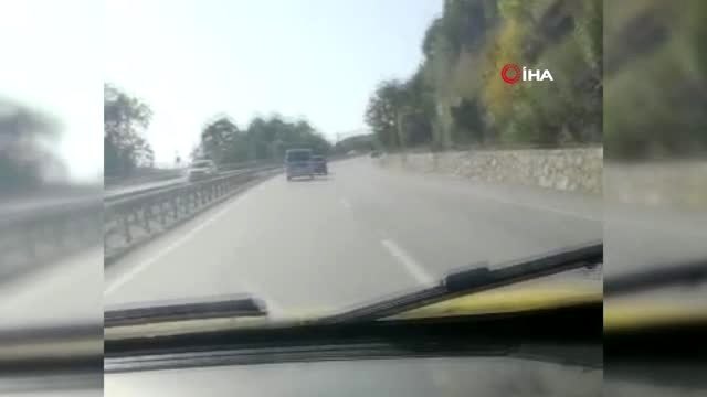 Polisin dur ihtarına uymayıp 18 kilometre kaçan zanlılar, kaza yapınca yakalandılar