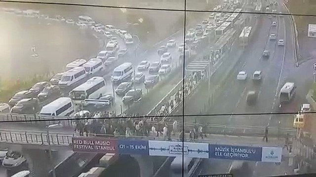 Altunizade Metrobüs durağında yoğunluk azaltıldı