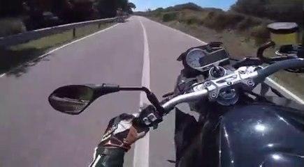 VÍDEO: Este motorista se da cuenta demasiado tarde de su error