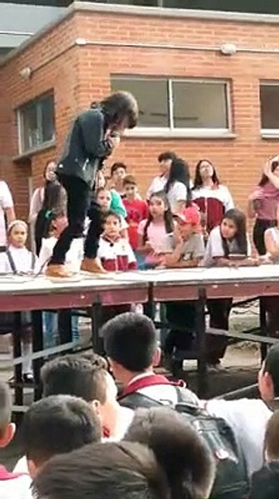 cuando vaz a un festival de talentos y  vez que aun hay esperanza y no todo es reggaeton