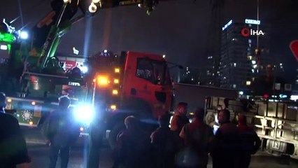 Kamyonet kazada yan yattı, üç kişi yara almadan kurtuldu