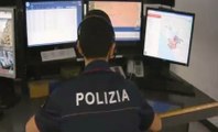 Roma - Vuole lanciarsi dal quarto piano: operatore della Polizia lo salva (04.10.19)