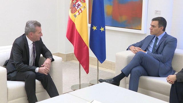 Sánchez recibe a comisario europeo de Programación Financiera y Presupuestos