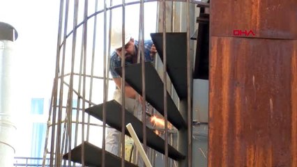 Beyoğlu'nda çökme kiski bulunan binada çalışmalar yeniden başladı