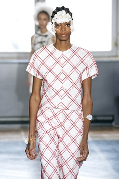 #ELLEsinfiltre… dans le backstage du défilé Giambattista Valli printemps-été 2020