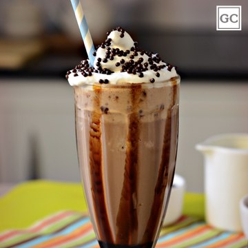Milk-shake de chocolate crocante | Receitas Guia da Cozinha