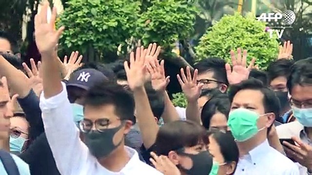 Hong Kong prohíbe a los manifestantes el uso de máscaras en protestas