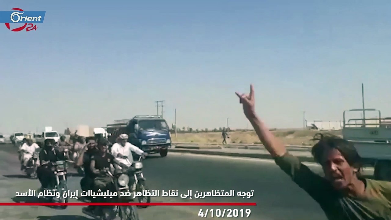 "لن تقتلوا ثورتنا".. أهالي دير الزور يجددون المظاهرات المطالبة بطرد ميليشيات أسد وإيران