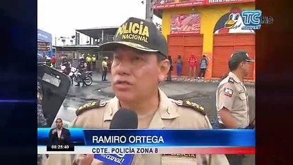 Peatones se protegen con palos y piedras al momento de transitar por las calles de Guayaquil