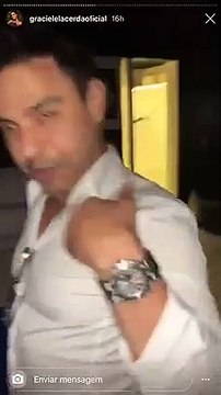 Graciele Lacerda mostra Zezé Di Camargo na banheira em momento íntimo