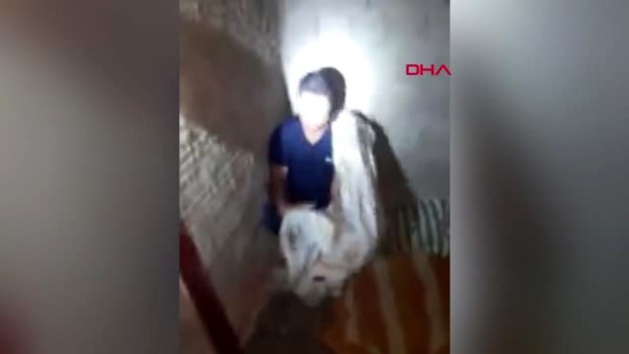 Örtü altında saklanan şüpheli polise kahkaha attırdı