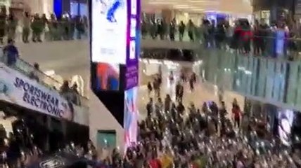 Hong Kong’da maske yasağının ardından protestocular caddelere çıktı