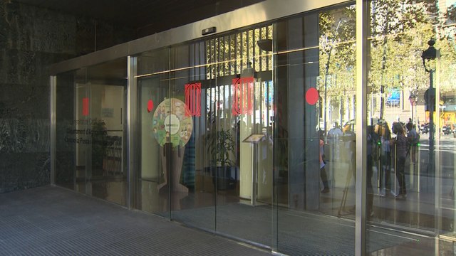 Generalitat deja de exhibir lazos antes del plazo de la JEC