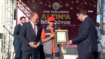 Çöpten tek tek topladıklarını, sanata dönüştürdü