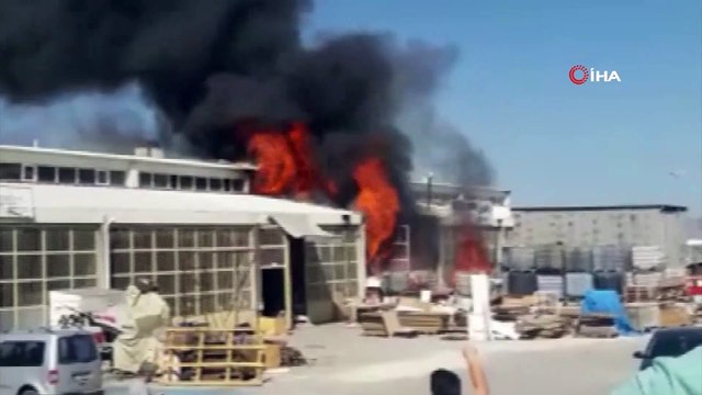 Kaynak makinesinden sıçrayan kıvılcım yangın çıkardı