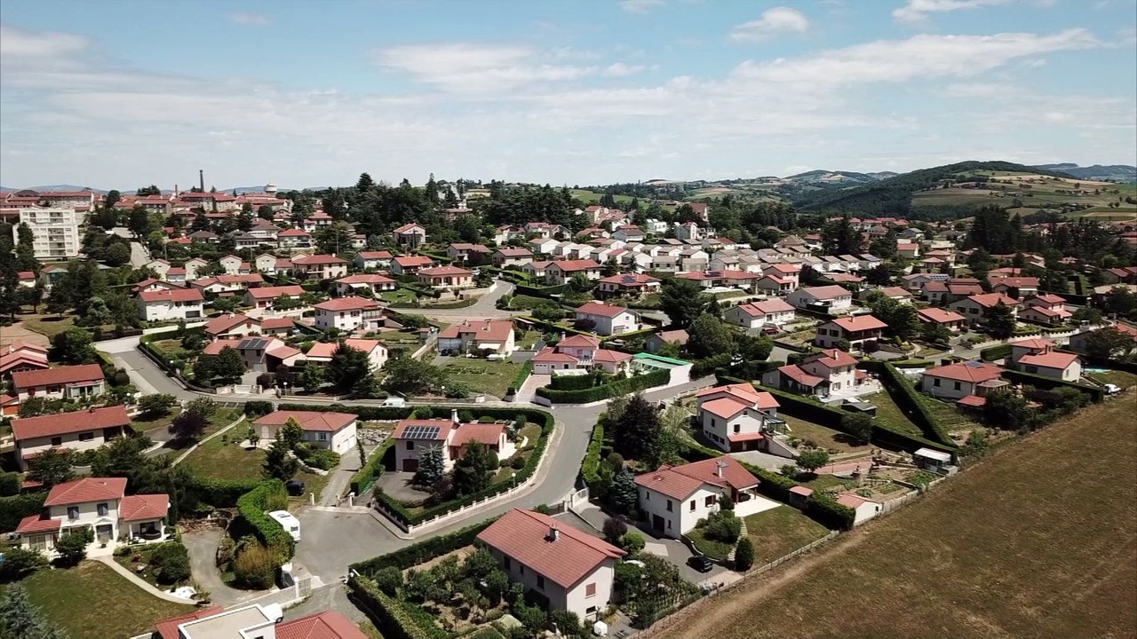 CHAZELLES-SUR-LYON Une commune attachée à son histoire et tournée vers l'avenir.