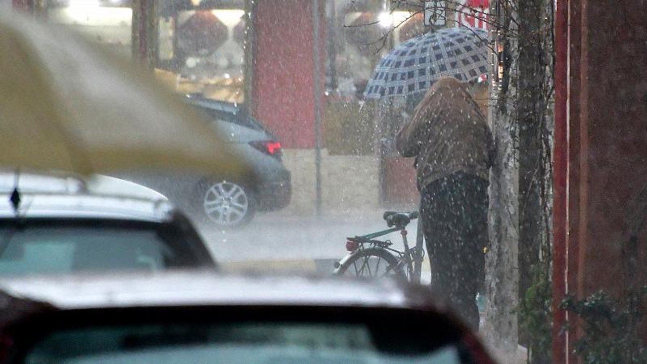 Κακοκαιρία στην Ελλάδα: Προβλήματα σε Ιόνιο και Ήπειρο - Χαλάζι στην Αθήνα