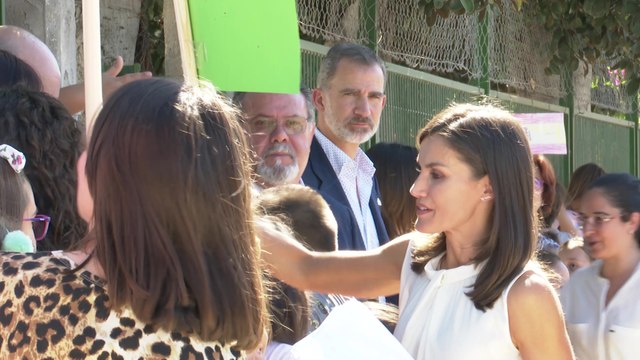 Reyes visitan la Vega Baja para conocer los efectos del temporal